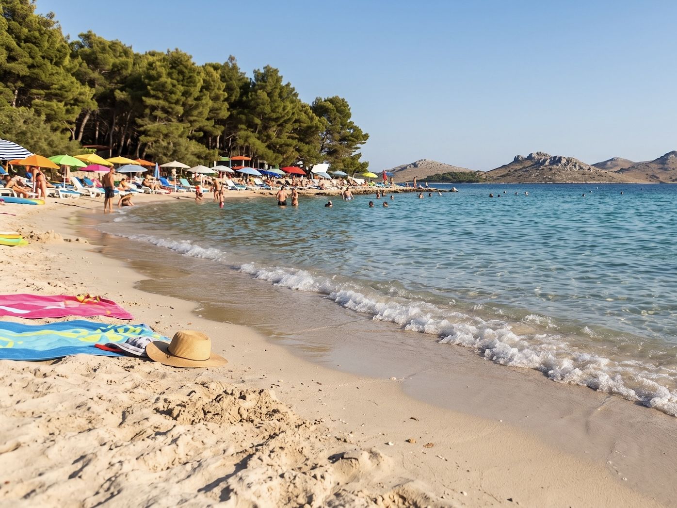 Best Nearby Beaches (Within 10–15 Minutes)